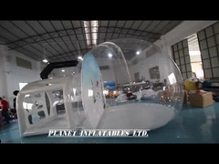 Geçit yolu arka planı ile 4m şişme kar küresi kabarcık çadırı